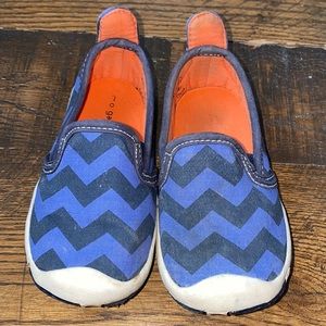 4/$12 Morgan & Milo blue chevron toddler water shoes | 6.5